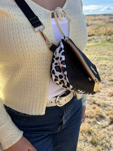 Load image into Gallery viewer, The Dilara Crossbody Pattern