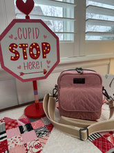 Load image into Gallery viewer, Shiloh Crossbody Bag
