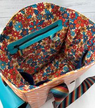 Load image into Gallery viewer, Summer Breeze Tote Pattern
